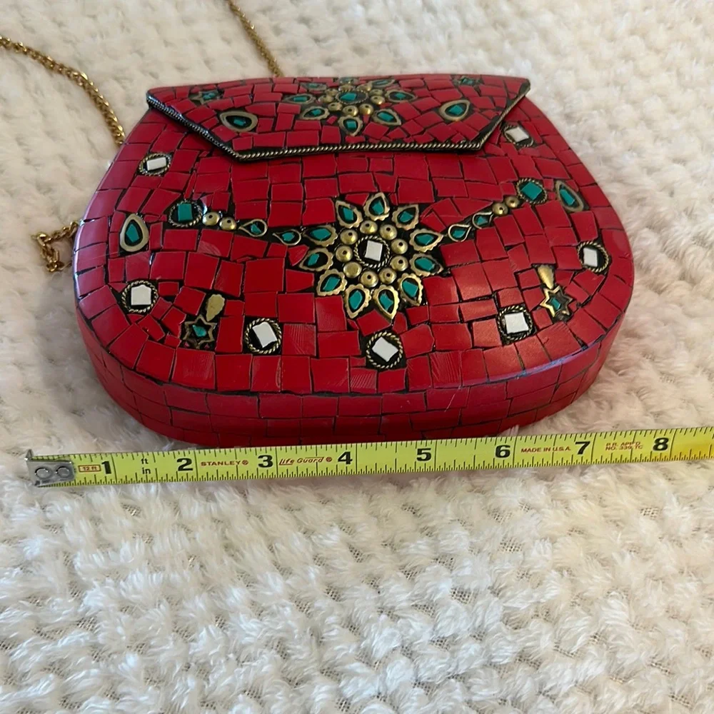 Elegant Red and Gold Crossbody Bag with Ornate Beadwork - Picture 9 of 9